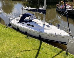 Hunter 27